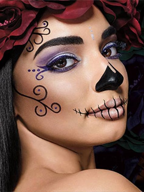 maybelline-tip-tutorial-halloween-sugar-skull-promo Easy Dia De Los Muertos Makeup Ideas, Halloween Tutorial Makeup, Makeup Catrina Facil, Sugar Skull Makeup Easy, Makijaż Sugar Skull, Candy Skull Makeup, Last Minute Halloween Kostüm, Creepy Doll Makeup, Sugar Skull Makeup Tutorial