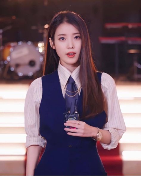 Women With Ties, Women In Tie, Grad Outfits, Neat Casual Outfits, Woman In Suit, Black Dresses Classy, Iu Fashion, Woman Suit Fashion, Korean Girl Fashion