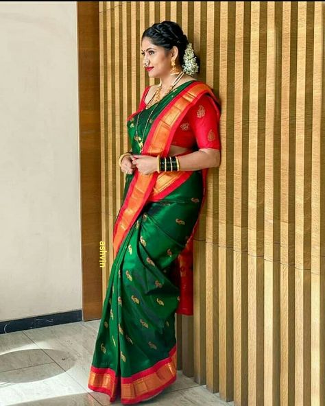 Paithani Saree Look, Green Paithani Saree, Traditional Housewife, Wedding Matching Outfits, Mehendi Photography, South Indian Bride Saree, Marathi Bride, Salwar Neck Designs, Ethnic Beauty