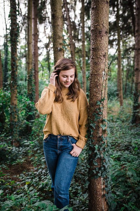 Senior Woods Pictures, Photography Poses In Forest, Photo Poses In Forest, Forest Photography Ideas, Photo Poses In Nature, Nature Photo Poses, Girl Outdoor Shoot, Poses In Forest, Pine Forest Photography