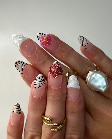 animal prints & flowersss🌺🦓 • • • • #nailsxkay #nailsnailsnails #apresnails #gelx #gelxnails #prettynails #trendynails #naildesign #nailart #nailextentions #bombnails #cutenails #baddienails #nailinspo #pinterestnails #trendynails #explore #explorepage #scvnails #calinails #LAnails #summernails #nailsofinstagram #LAnailtech #cheetahnails #zebranails #animalprintnails #3dflowernails #flowernails Concert Nails, Cruise Nails, Nail Lab, Zebra Nails, Cheetah Nails, Short Almond, Classy Acrylic Nails, Animal Nails, Nail Jewelry