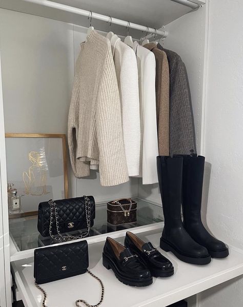 Old Money Style Capsule Wardrobe, New Wardrobe Aesthetic Vision Board, Old Money Walk In Closet, Capsule Wardrobe Old Money Style, Old Money Closet, Old Money Wardrobe Essentials, Old Money Capsule Wardrobe, Dior Atelier, Money Clothes