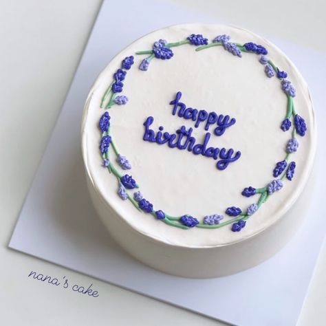 Simple Birthday Cakes For Women, Birthday Cake For Mom, Birthday Cakes For Teens, S Cake, Korean Cake, Beautiful Cake Designs, Simple Cake Designs, Mini Cakes Birthday, Birthday Cakes For Women