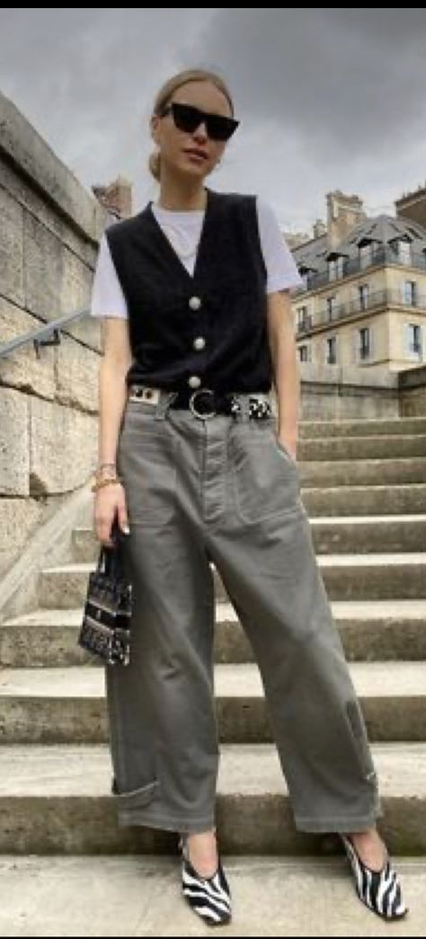 Gilet Outfit, Celana Jins, Waistcoat Outfit, Vest Outfits For Women, Pernille Teisbaek, Dark Academia Fashion, Academia Fashion, Stil Inspiration, Looks Street Style