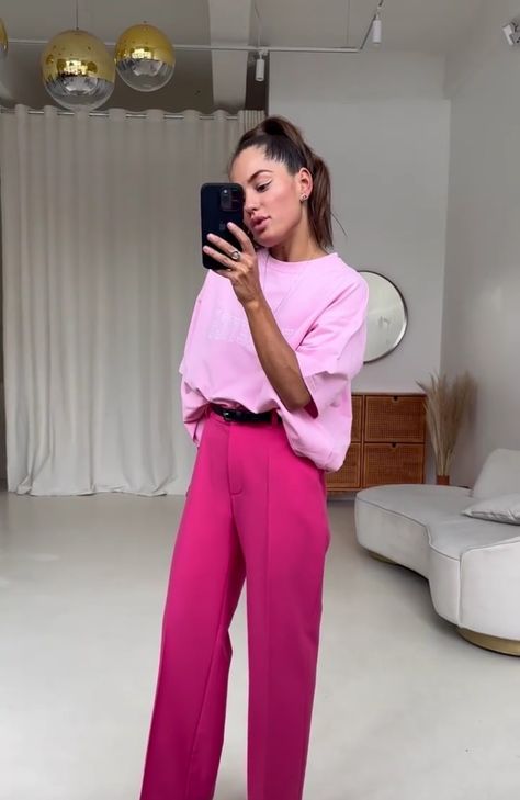 Colourful Fashion Outfits, Two Tone Pink Outfit, Pink And Mustard Outfit, Pink Satin Maxi Skirt Outfit, Casual Chic Colorful, Covered Up Outfits, Pink Pants Outfit Fall, Chic Colorful Outfits, Dark Pink Pants Outfit