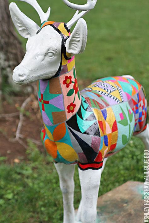 How to Paint Concrete Garden Statues - A Painted Quilt - Ashley Hackshaw / Lil Blue Boo How To Paint Concrete, Diy Backyard Decor, Concrete Garden Statues, Garden Animal Statues, Paint Concrete, Cement Statues, Painting Cement, Cement Garden, Deer Statues