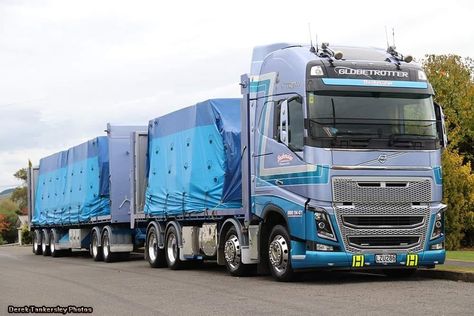 Impressive! Picture by Derek Tankersley. #Showtruck Train Truck, Road Train, Show Trucks, Transformers Characters, Classic Truck, Volvo Trucks, Big Rigs, Cool Paintings, Big Trucks