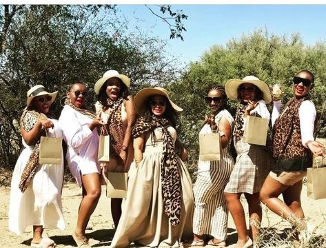 Safari Chic Outfits, Safari Outfit Women, Friends Outing, Safari Fashion, Safari Outfit, Safari Outfits, Safari Chic, Welcome To My House, Safari Style