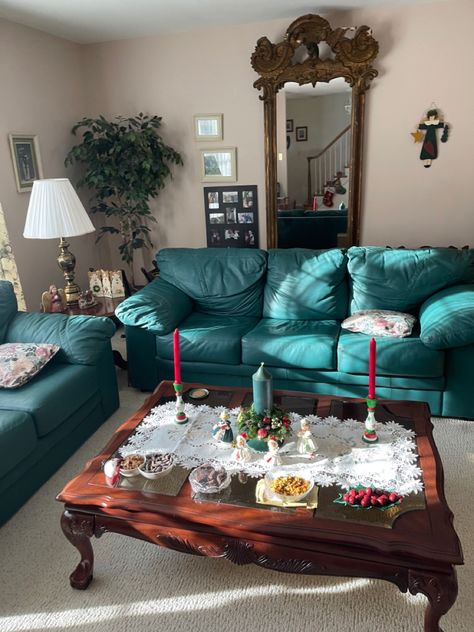 Grandmas House Nostalgia, Christmas At Grandmas House, Grandma Core Decor, Grandma’s House, Deja Core, Grandma House Aesthetic, Old Lady House, Grandmas House Aesthetic, Grandma Decor