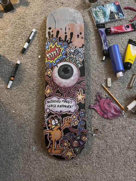 Emo Skateboard Design, Things To Paint On A Skateboard, Skate Bored Design, Graffiti On Skateboard, Skateboard Bottom Design, Cool Skateboard Designs, Painted Skateboard Decks Art, Skate Board Painting Idea, Skateboard Ideas Design