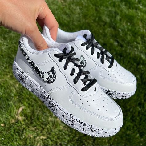 Nike Kid's Custom Air Force 1 Black & White Splatter Sneakers Nwb Colors Are Customizable: Red, Yellow, Blue, Light Blue, Orange, Pink, Purple, Lilac, Black, Brown, And Beige All Orders Are Custom Made And May Not Be Exactly Like Pictured But Same Style. Orders Will Take 1-2 Weeks To Ship. I Will Keep You Updated Along The Way. Custom Orders Are Available. Please See My Other Listings For Other Designs And Color Combinations. Please Feel Free To Ask Any Questions. Thank You! Nike Air Force One O Toddler Nike Shoes, Air Max 90 Black, Streetwear Art, Huraches Nike, Nike Force 1, Nike Foamposite, Nike Air Force One, Splatter Paint, Custom Air Force 1