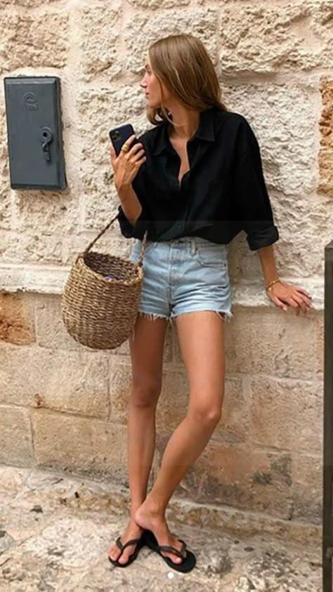 European Summer Outfits, Europe Outfits, Daisy Dukes, Euro Summer, Looks Street Style, Mode Inspo, Summer 22, Summer Inspo, Looks Chic