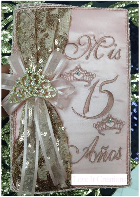 Quince Bible, Quinceanera Bible, Quinceanera Aesthetic, Quinceanera Decorations, Catholic Bible, Rose Gold Dress, Quinceanera Themes, Quince Ideas, Bible Versions