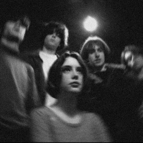 Shoegazing Aesthetic, Dreampop Aesthetic, Slowdive Aesthetic, Band Photoshoot, The Cardigans, Band Photography, Dream Pop, Band Photos, Cinematic Photography