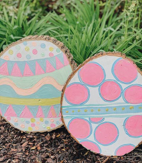 This wood slice Easter craft for kids of any age is so much fun.  It   just requires a few supplies and your children will have a great time   using their imaginations to create bright and beautiful eggs.    #craft #crafty #DIY #easter #eastereggs Easter Craft For Kids, Wooden Box Centerpiece, Eggs Ideas, Wood Slice Decor, Easter Paintings, Easter Wood Crafts, Wood Slice Crafts, Easter Printables Free, Easter Basket Diy