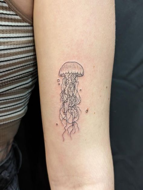 Jellyfish Tattoo On Ankle, Jelly Fish Line Tattoo, Matching Tattoos Jellyfish, Tattoo Ideas Female Jellyfish, Jellyfish Tattoo Aesthetic, Jelly Tattoo Fish, Cool Jellyfish Tattoos, Forearm Fish Tattoo, Pretty Jellyfish Tattoo