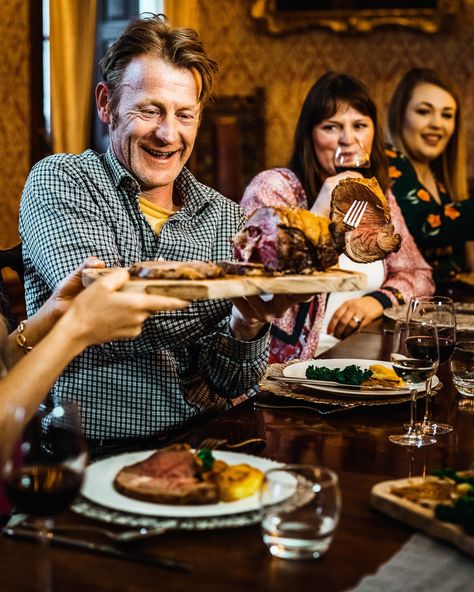 Expressing Charity Toward Difficult Family Eating Pictures, Restaurant Pictures, New Years Dinner, Nutrient Rich Foods, People Eating, Group Meals, Roasted Turkey, Roast Chicken, Photographing Food