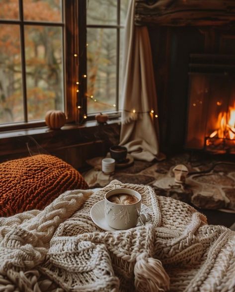 Cozy Photos, Winter Bedroom Decor, Fall Moodboard, Fall Collage, Moody Autumn, Autumn Room, Autumn Love, Winter Bedroom, Pumpkin Patches