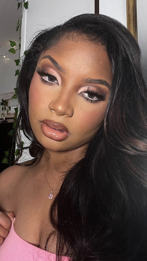 Soft Pink Eyeshadow Looks Black Women, Light Pink And Black Makeup, Light Pink Prom Makeup, Pink Soft Glam Makeup Black Women, Soft Pink Eyeshadow Looks, Brown Cut Crease Eyeshadow, Light Pink Eyeshadow Looks, Pink And Brown Makeup, Soft Cut Crease Makeup