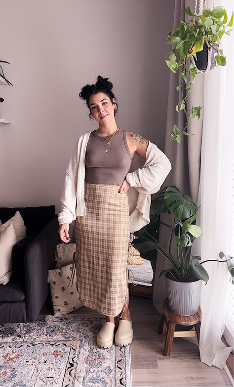 Teaching Outfits, Midi Skirt Outfit, Summer Work Outfits, Granola Girl, Comfy Fashion, Business Casual Outfits, Modest Outfits, Skirt Outfits, Cute Casual Outfits