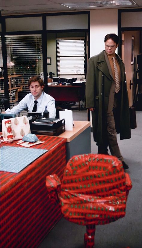 Best Of The Office, The Office Jim, The Office Dwight, Office Jokes, Damien Chazelle, The Office Show, Office Tv Show, Office Fan, Jim Halpert