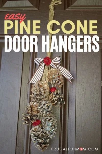 Wire Hanger Crafts, Pinecone Crafts Christmas, Hanger Christmas, Fun Mom, Hanger Crafts, Door Hangers Diy, Door Crafts, Hanger Diy, Pinecone Ornaments