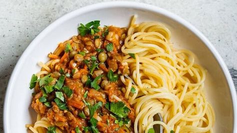 Glechoma Hederacea, Weight Watchers Pasta, Lentils Vegan, Vegan Spaghetti, Lentil Bolognese, Vegan Bolognese, Sauce Bolognaise, Canned Lentils, Lentil Pasta