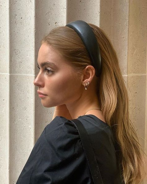 Pretty and sleek hairstyle with headband #hair #hairideas #headband Claire Rose Cliteur, Claire Rose, Hairstyles List, Yennefer Of Vengerberg, Sleek Hairstyles, Head Band, 가을 패션, Stylish Hair, Model Hair