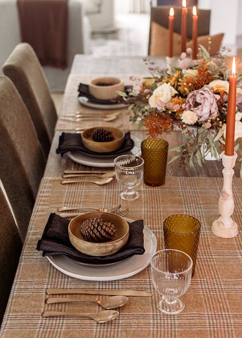 A 'Harvest Chic' Thanksgiving Tablescape - Jenna Sue Design Blog Thanksgiving Table Settings 2023, Round Thanksgiving Table Decor, Autumn Tablescapes, Natural Wood Candle Holder, Easy Thanksgiving Table Decor, Thanksgiving Table Decor Ideas, Rose Gold Flatware, Fall Feast, Thanksgiving 2023