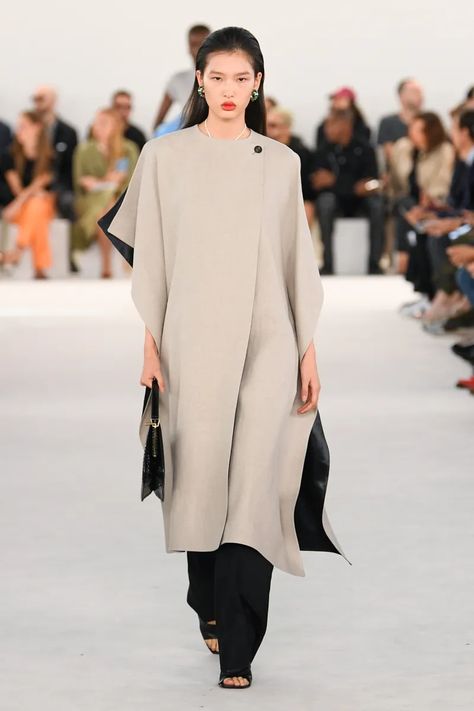 Ferragamo RTW Spring 2024 [PHOTOS] – WWD Summer Coats, Street Style Paris, Spring Dress, Spring 2024, Spring Collection, Fashion Week Spring, Milan Fashion Week, New York Fashion, Spring Outfit