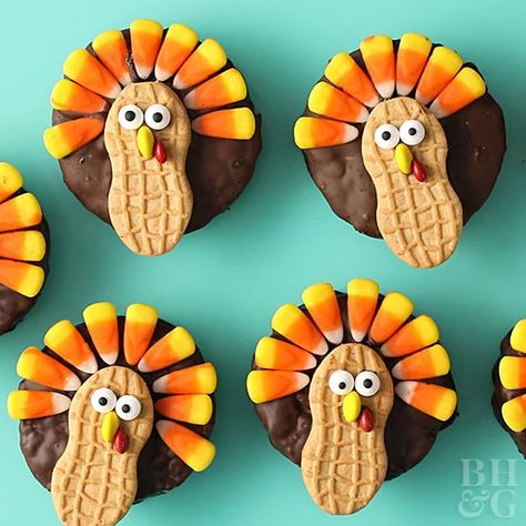 Thanksgiving Candy Crafts, Turkey Desserts, Marshmallow Brownies, Thanksgiving Desserts Kids, Brownie Treats, Marshmallow Desserts, Apple Jacks, Thanksgiving Candy, Favorite Holiday Desserts