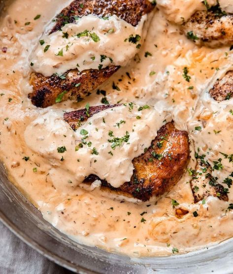 Creamy Balsamic Caramelized Onion Chicken Skillet Balsamic Cream Sauce, Onion Cream Sauce, Over Roasted Potatoes, Balsamic Chicken Recipes, Veggies Pasta, Balsamic Onions, Pan Dishes, Steamed Veggies, Chicken Skillet Recipes