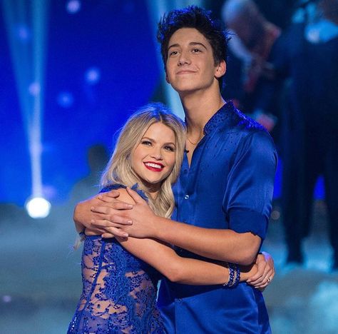 Milo Manheim and Witney Carson #TeamWitlo Witney Carson, Milo Manheim, Zombie Disney, Dancing With The Stars, Favorite Celebrities, Dancing, Couple Photos, Concert, Celebrities