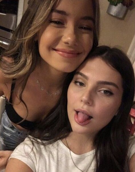 Catfish Girl, Cute Crush Quotes, Sophia Birlem, Friend Vacation, Cute Brunette, Selfie Poses Instagram, Fake Pictures, Best Friend Goals, Friend Photoshoot