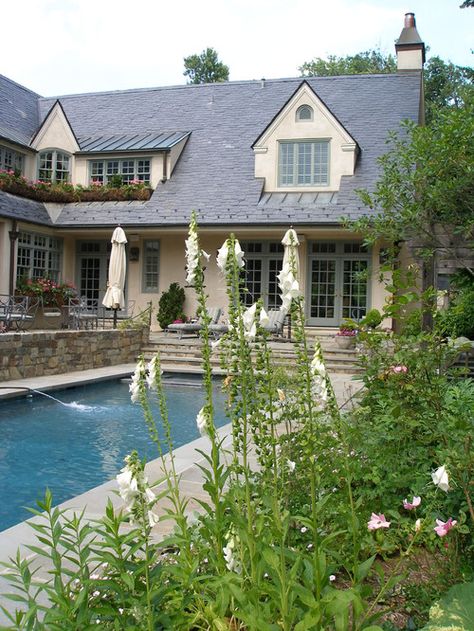 Small French House Exterior, French Country Pool, French Cottage Exterior, French Cottage Interior, Country Kitchen Colors, French Cottage Living Room, French Cottage Bedroom, Country Pool, French Country Exterior