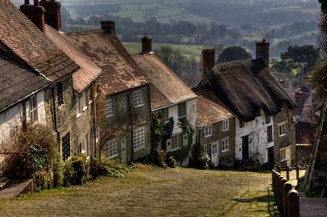 Gold Hill - Shaftesbury 18th Century Ireland, Gold Hill Shaftesbury, Shaftesbury Dorset, Gold Hill, Dreamy Places, Dorset England, Medieval Village, County House, Architecture Inspiration