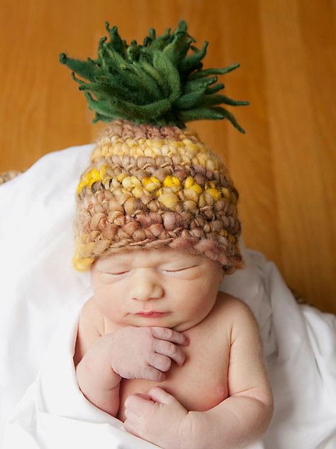 Limited Edition!!! I have this yarn made special for me/this hat and I only have… Crocheted Pineapple, Fruit Hat, Pineapple Hat, Baby Pineapple, Newborn Hats, Dole Whip, Haken Baby, Newborn Hat, Crochet Baby Clothes