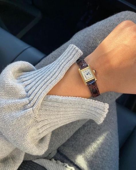 Cartier Louis Tank, Watches Women Classy, Old Money Watch, Panthere Cartier, Women Gold Watch, Gold Watch Vintage, Aesthetic Watches, Tank Louis Cartier, Aesthetic Watch