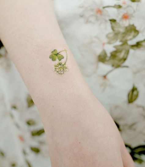 Special Ed Tattoo Ideas, Small Green Tattoo, Dna Tattoo, Clover Tattoo, Shamrock Tattoos, Tiny Tattoos For Women, Optical Illusion Tattoo, Ankle Tattoos For Women, Irish Tattoos