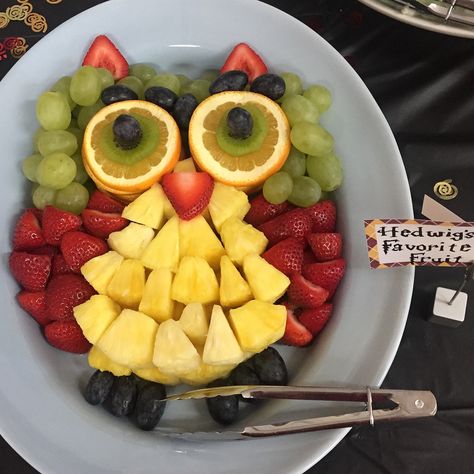 Owl Fruit Tray I made for a Harry Potter Party #ItsAllAboutAmy Baby Harry Potter, Shower Snacks, Harry Potter Shower, Harry Potter Snacks, Harry Potter Parties Food, Harry Potter Bridal Shower, Harry Potter Theme Birthday, Harry Potter Halloween Party, Cumpleaños Harry Potter