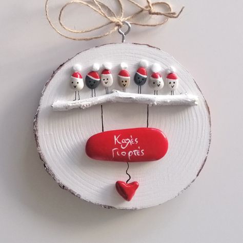 Pebble Art Christmas, Christmas Pebble Art, Nicosia Cyprus, Diy Rock Art, Handmade Christmas Crafts, Christmas Rock, Christmas Wood Crafts, Stone Crafts, Christmas Ornament Crafts