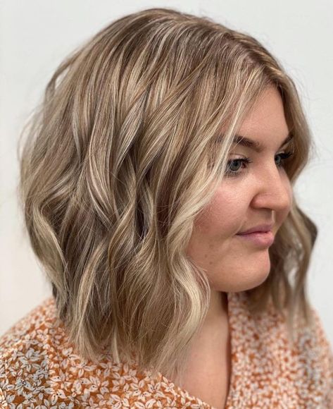 Flattering Plus Size Haircuts Plus Size Hair Cuts, Short Hair Round Face Plus Size, Double Chin Hairstyles, Plus Size Hairstyles, Hairstyles For Fat Faces, Spring Haircuts, Mom Hair, Medium Hair Styles For Women, Shorter Hair