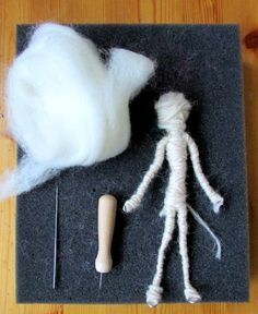 Felt Doll Tutorial, Felt Crafts Dolls, Needle Felting Tutorial, Needle Felting Diy, Wool Dolls, Felted Wool Crafts, Needle Felting Tutorials, Felt Fairy, Felt Embroidery