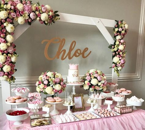 Dessert Birthday Table, Pink Dessert Bar, Desert Table Setup Ideas, Quince Cake Table, Quince Dessert Table Ideas, Decorate Dessert Table, Dessert Table Set Up Display, Bridal Shower Dessert Table Ideas, Cake Table Ideas