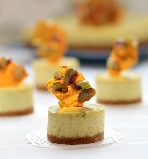 Fancy Pistachio Dessert, Mini Pistachio Cheesecakes, Dessert Tarts Mini, Fun Cheesecake Recipes, Pistachio Brittle, Dessert Shooters Recipes, Pistachio Cheesecake, Pistachio Dessert, Valentines Recipes Desserts