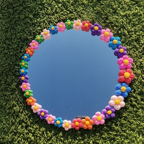 Apartment Mirrors, Flower Mirror Diy, Clay Mirror, Painted Mirror Art, Foam Clay, Clay Crafts For Kids, Flower Mirror, 2024 Wishlist, Mirror Painting