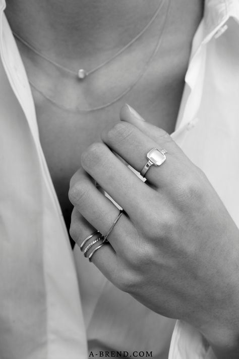 Black And White Jewelry Aesthetic, Black And White Aesthetic Jewelry, Black And White Jewelry Photography, Jewlrey Photo Shoot Ideas, Jewellery Lifestyle Photography, Necklace Pictures Ideas, Rings Photoshoot Ideas, Ring Photoshoot Ideas, Creative Jewelry Photography Ideas