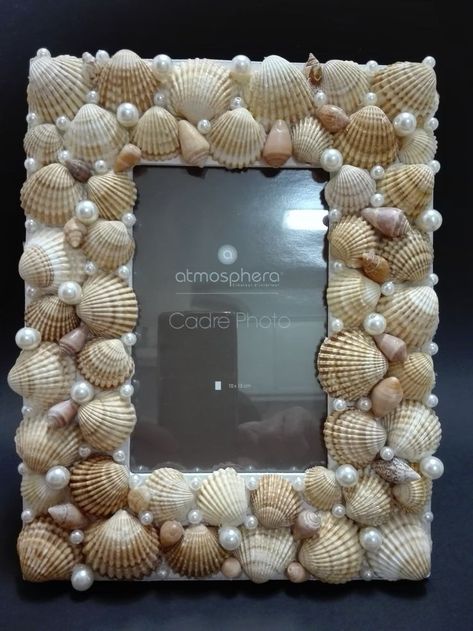 Beachy Pictures, Seashell Picture Frames, Seashell Frame, Beach Themed Crafts, Seashell Mirror, Clay Crafts For Kids, Seashell Projects, Handmade Mirror, Mirror Crafts