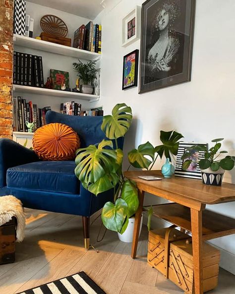 Mid Centry Modern Reading Nook Small Mid Century Modern Living Room, Boho Mid Century Modern Living Room, Vintage Boho Living Room, Sitting Nook, Living Room Antique, Modern Living Room Ideas, Sound Room, Mid Century Modern Interior Design, Mid Century Living