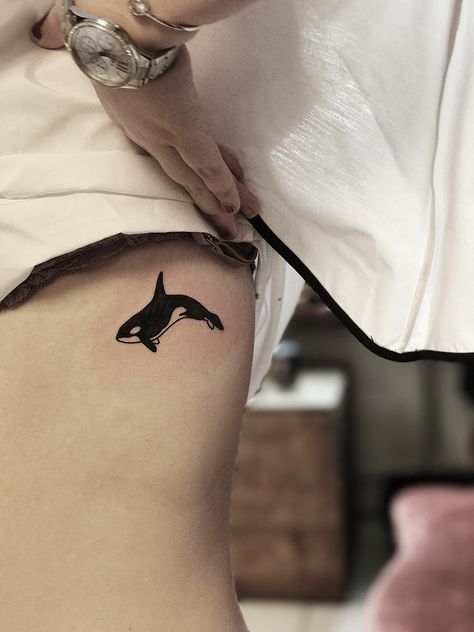 Orca Tattoo Shark Tattoo Ideas, Haida Tattoo, Killer Whale Tattoo, Hai Tattoo, Orca Tattoo, Simple Tattoos For Women, Model Tattoo, Whale Tattoos, Shark Tattoo